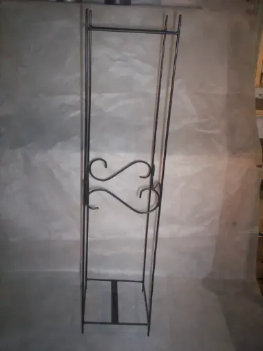 Imagen de Lampara de hierro de pie para portalampara de 16x25cms.