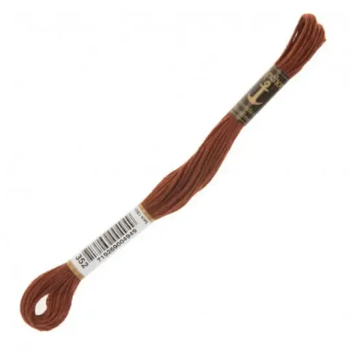 Imagen de Hilo de bordar 100% algodon Mouline ANCHOR 8mts. color 0352 marron
