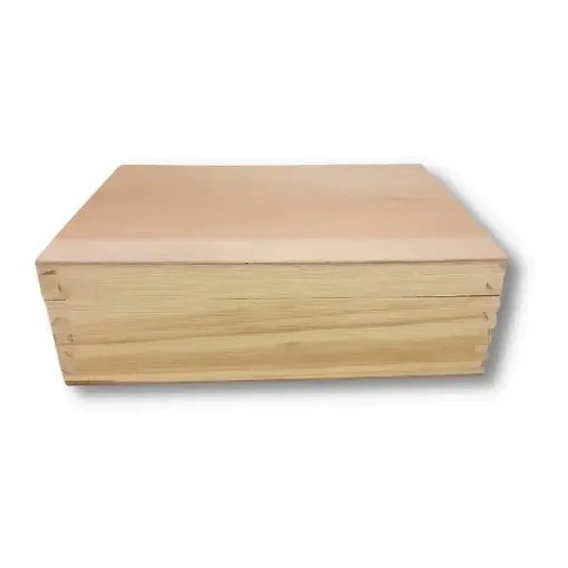 Imagen de Caja de madera de pino rectangular con bisagras y tapa de compensado de 23x18x7cms. 