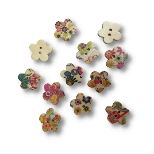 Imagen de Botones de madera color crema estampados de 15mm con forma flor por 12 unidades