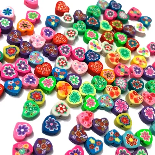 Imagen de Cuentas de fimo con forma corazon con flor de 10x5mms por 20 unidades de colores surtidos
