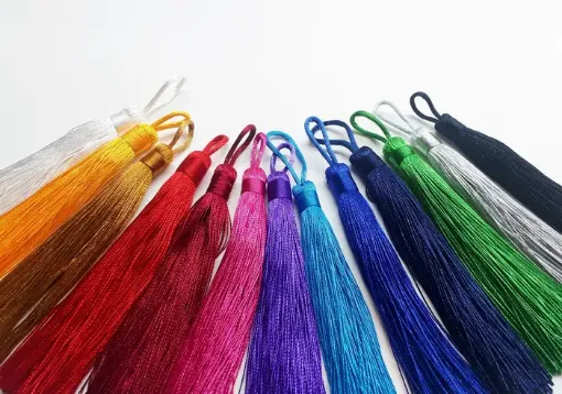 Imagen de Borlas de hilo de seda de 12cms en paquete de 5 unidades por color a eleccion