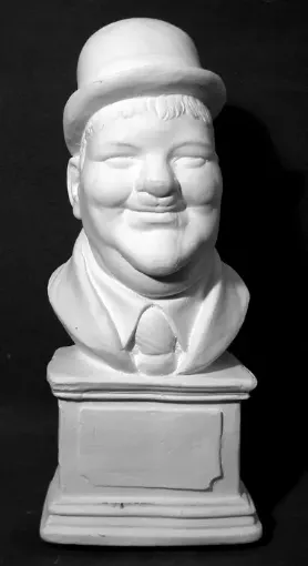 Imagen de Busto de Oliver Hardy "el gordo" 10x5x24cms