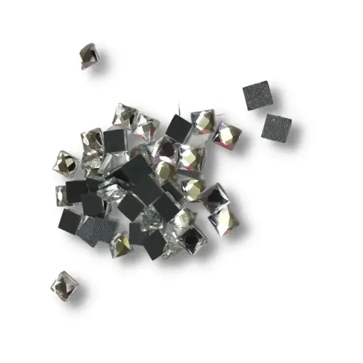 Imagen de Piedra de Strass con adhesivo cristal cuadrada de 5mms en paquete de 50 unidades