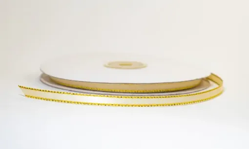 cinta satinada borde metalizado ancho 1 4 6mms por 5mts color crema oro 0