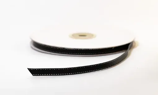 cinta satinada borde metalizado ancho 1 4 6mms por 5mts color negro plata 0