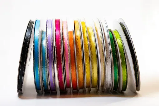 cinta satinada borde metalizado ancho 1 4 6mms por 5mts variedad colores 0