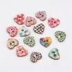 botones madera estampados 15x13x2 5mm forma corazon motivos colores surtidos por 20 unidades 0