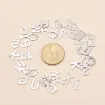 set 50 dijes acero inoxidable modelo alfabeto abecedario letras 12x5mms x50 color niquel 4