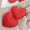 aplique parche fieltro doble cara modelo corazon rojo 32mms x10 unidades 2