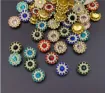 aplique metal fomra flor 13mms brillos por 5 unidades varios colores 2