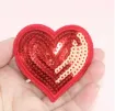 aplique parche bordado termoadhesivo para tela modelo corazon lentejuelas 67mms color rojo 5