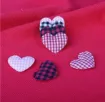aplique parche tela doble cara modelo corazon rojo 32x27mms x10 unidades surtidas 2