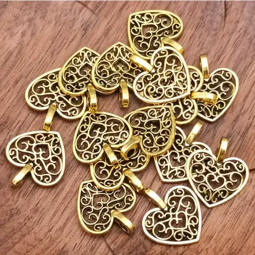 dije metal forma corazon calado 16x14mms por 15 unidades color dorado 0
