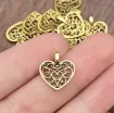dije metal forma corazon calado 16x14mms por 15 unidades color dorado 1
