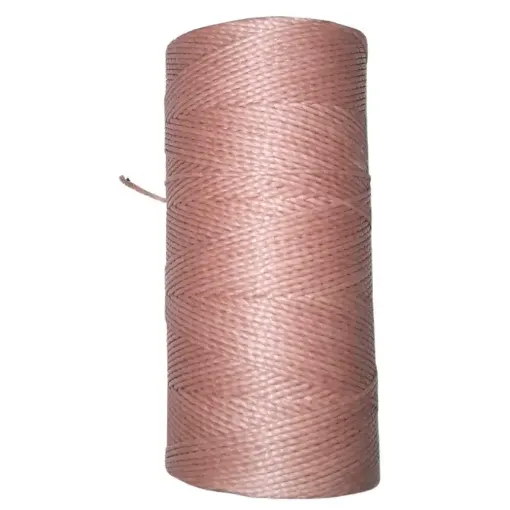 hilo cordon encerado fino 100 polyester 2 cabos cono 100grs 150mts olimpo color 550 carne 0