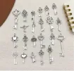 dije colgante metalico modelo llaves medida 10 30mms x10 unidades surtidas color plata antigua 0