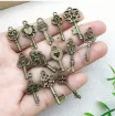 dije colgante metalico modelo llaves medida 10 30mms x10 unidades surtidas color bronce antiguo 2