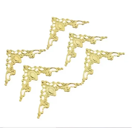 filigrana decorativa metalica fina modelo esquinero calado 42x58mm x10 unidades color dorado 0
