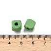 cuentas madera cubo 8mms pintadas x50 unidades color verde 1