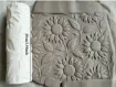 rodillo mini plastico para textura arcilla polimerica masas sin mango 100x30mms motivo girasoles 1