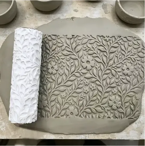 rodillo mini plastico para textura arcilla polimerica masas sin mango 100x30mms motivo floral 0