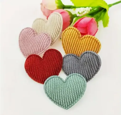 aplique parche bordado para tela modelo corazon medida 35x30mms x25 colores lisos 0